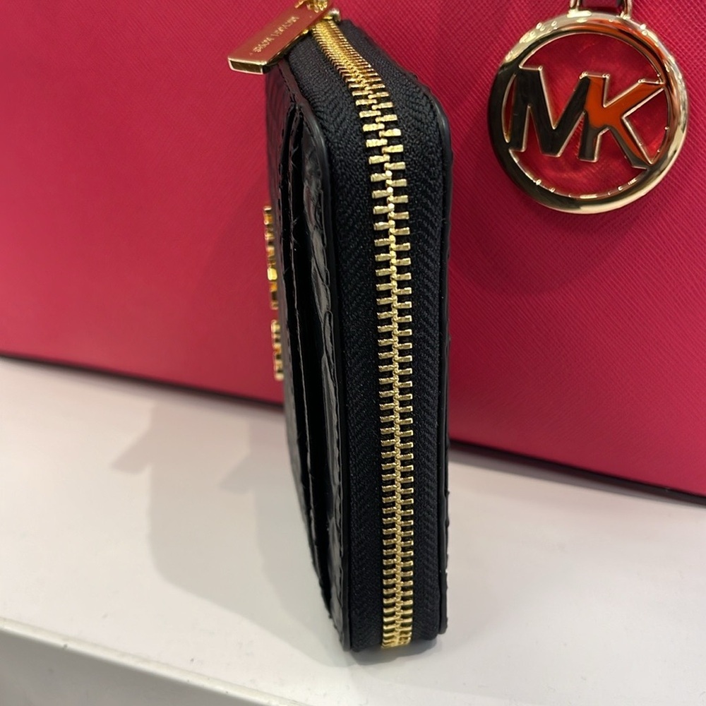 Michael Kors Women Medium Zip Around Card Case Coin Pouch Wallet Black 
NWT - Picture 6 of 16
